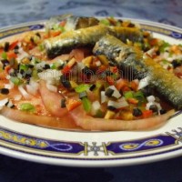 Ensalada de tomate y sardinas