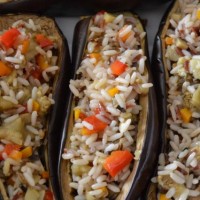 Berenjenas rellenas de arroz y verduritas