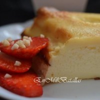 Pastel de leche evaporada con fresas