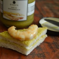 Canapés de paté de espárragos y langostino y La Chinata