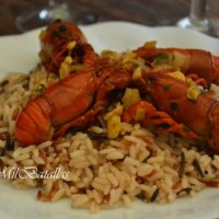 Arroz salteado con cangrejos de río en salsa