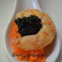 Cucharitas de langostinos y caviar