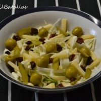 Ensalada de col y queso