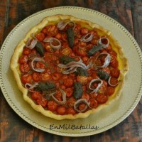 Tarta de tomates cherry, olivada y anchoillas
