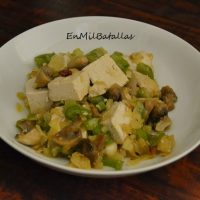 Tofu con vegetales picantes