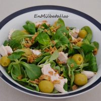 Ensalada de canónigos con pollo en escabeche