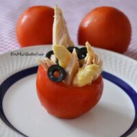 Tomates rellenos de bonito y espárragos blancos
