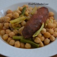 Garbanzos con ajetes y chorizo