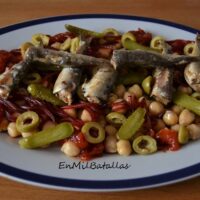 Ensalada de garbanzos con sardinas en escabeche