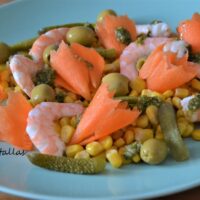 Ensalada de maíz con langostinos al pesto